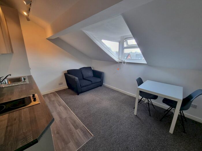 2 Bedroom Flat To Rent In Wilmslow Road, M20