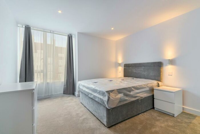 2 Bedroom Flat To Rent In Dog Kennel Hill London, SE22