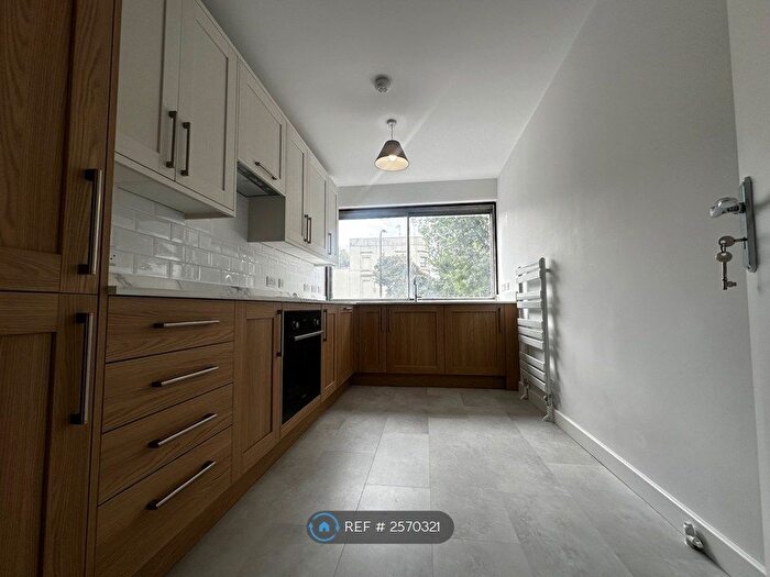 3 Bedroom Flat To Rent In Southbury, London, NW8