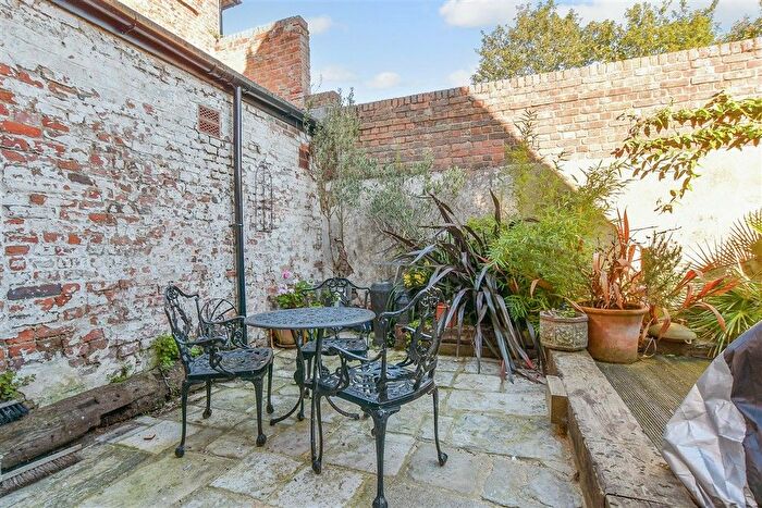 3 Bedroom Semi-detached House For Sale In Sea Street, Newport, Isle Of Wight, PO30