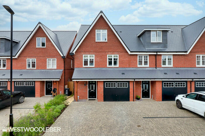 4 Bedroom Semi-Detached House To Rent In Sandbach Close, Broxbourne, EN10