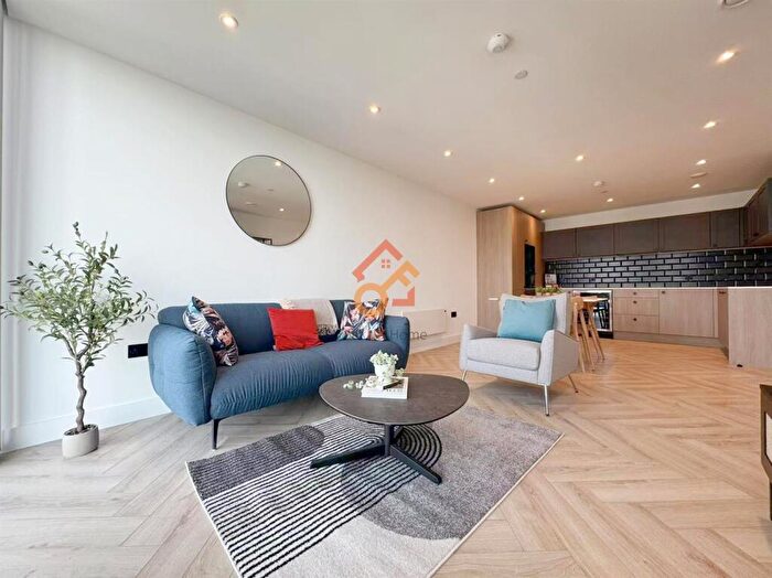2 Bedroom Flat To Rent In Bankside Boulevard, Manchester, M3