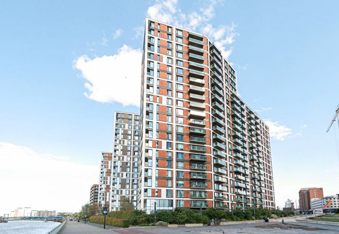 3 Bedroom Flat For Sale In Duke Of Wellington Avenue, Royal Arsenal, SE18