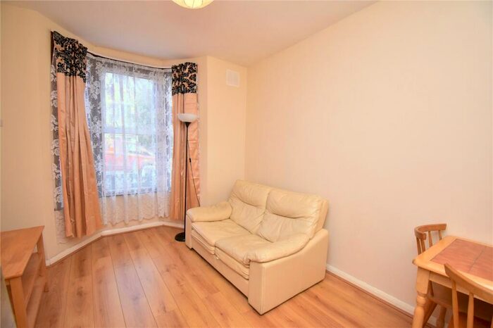 1 Bedroom Flat To Rent In Craven Park Road, Seven Sisters, London, N15