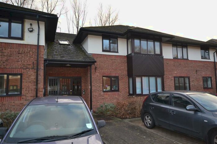 2 Bedroom Apartment To Rent In Lakeside Court, Old Cove Road, Fleet, GU51