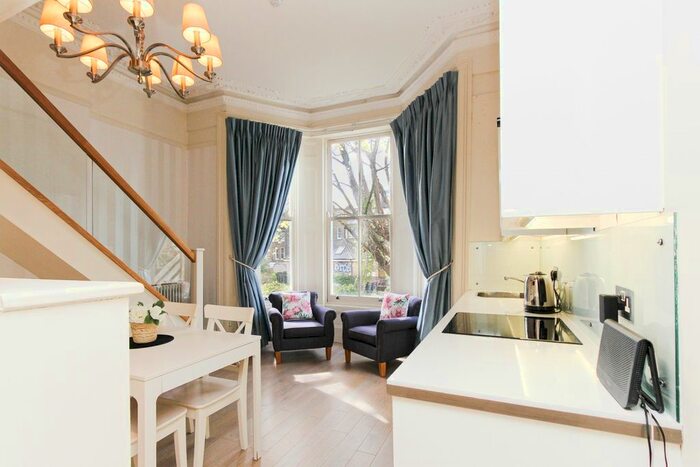 1 Bedroom Flat To Rent In Elsham Road, London, W14