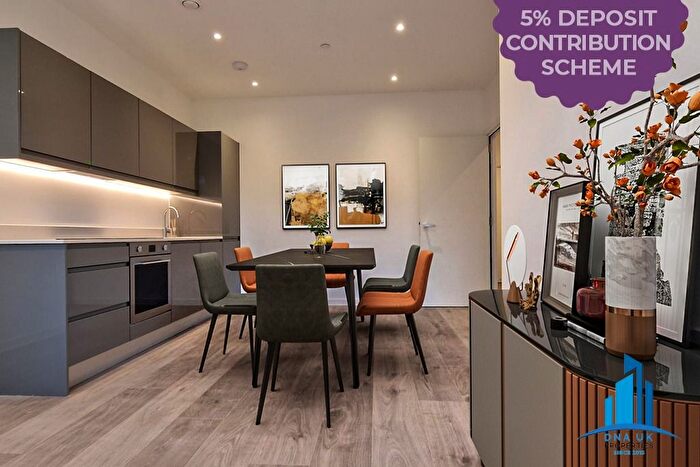 2 Bedroom Flat For Sale In Silbury Boulevard, Milton Keynes, MK19