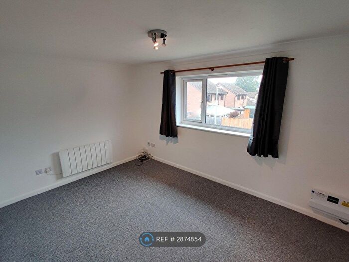 1 Bedroom Flat To Rent In Creekmoor, Poole, BH17