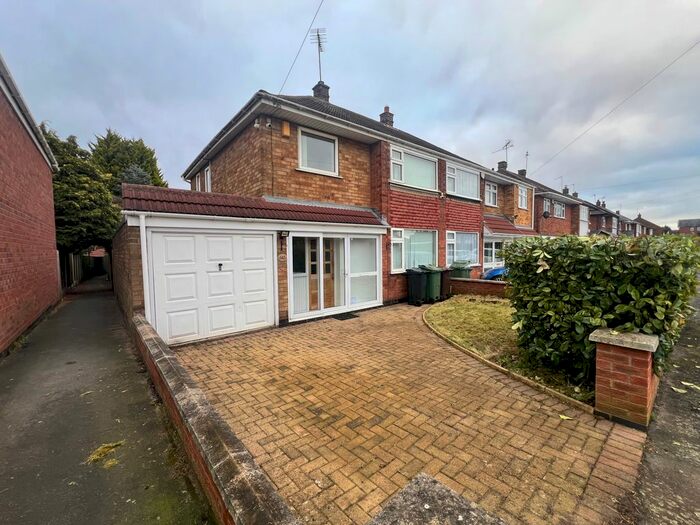 3 Bedroom Semi-Detached House To Rent In Humberstone Lane, Leicester, LE4