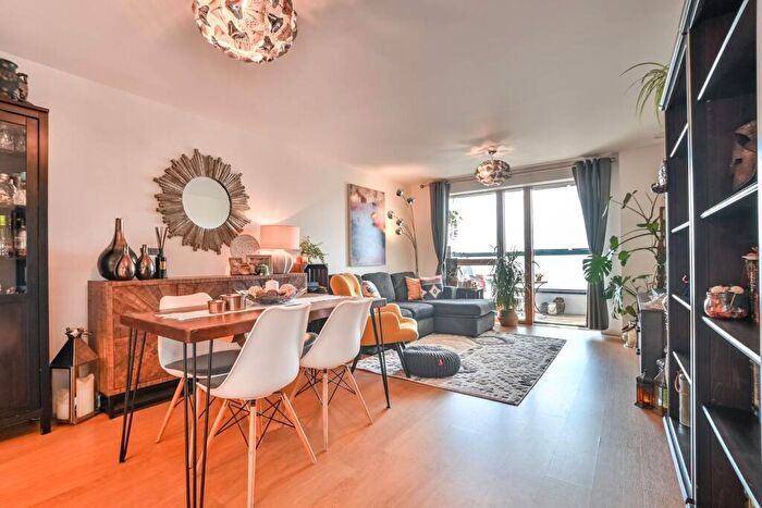 2 Bedroom Flat For Sale In Albert Road, Queen's Park, London, NW6