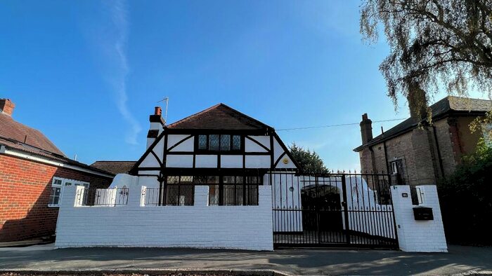 3 Bedroom Detached House To Rent In Oxford Road, Carshalton, Surrey, SM5