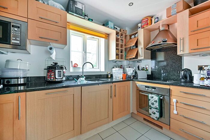 1 Bedroom Flat To Rent In Floyer Close, Richmond, TW10