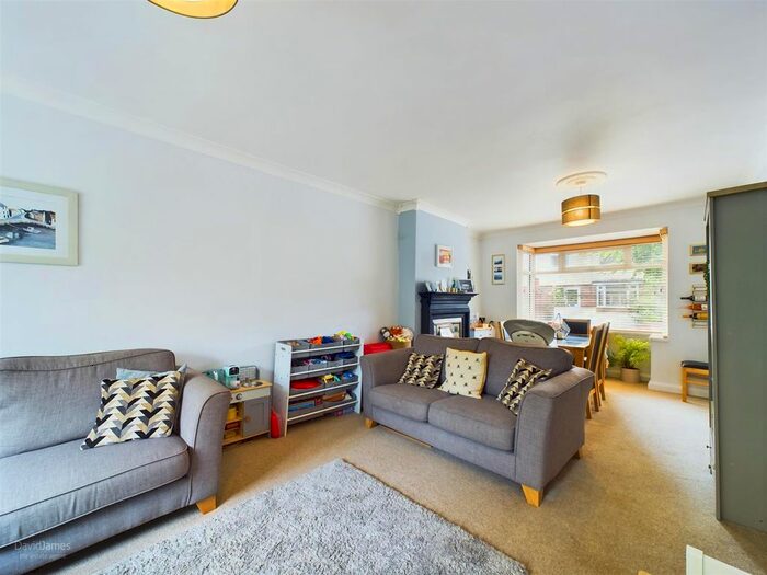 3 Bedroom Semi-Detached House For Sale In Warren Avenue, Sherwood, Nottingham, NG5