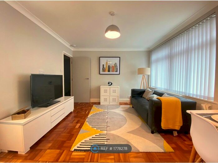 1 Bedroom Flat To Rent In Hurst Court, London, SE25