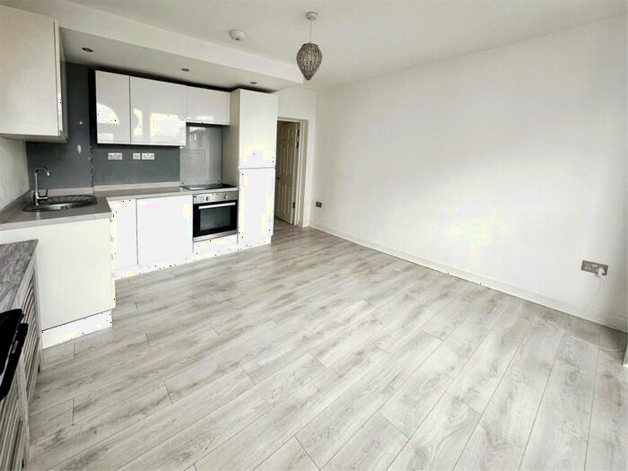 2 Bedroom Flat To Rent In Hardres Street, Ramsgate, Kent, CT11