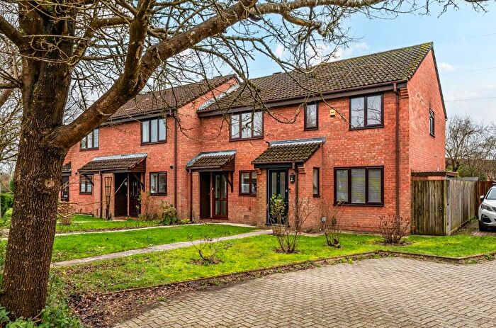 3 Bedroom End Of Terrace House For Sale In Redwood Gardens, Totton, Southampton, SO40