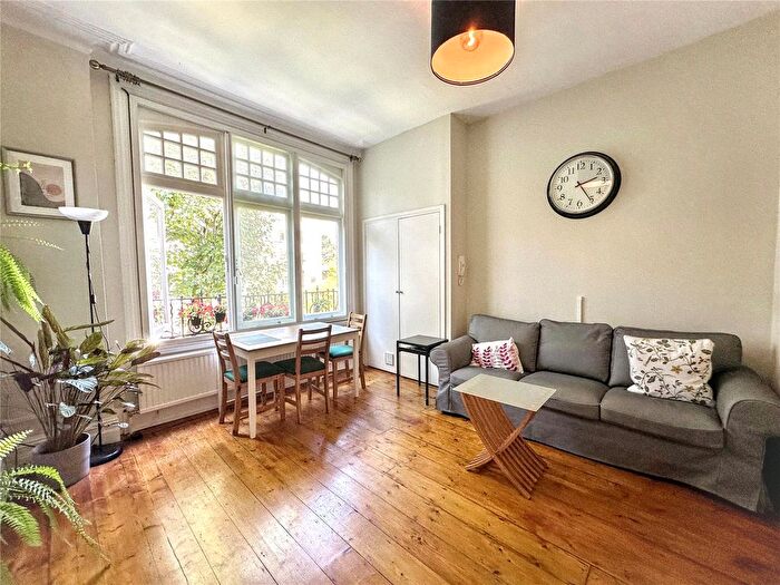 2 Bedroom Flat To Rent In Upper Richmond Road, Fff, Putney, SW15