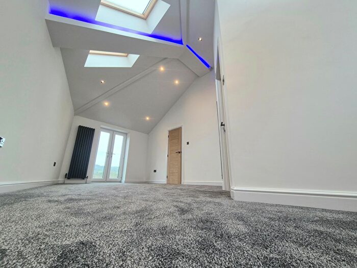4 Bedroom Semi Detached House To Rent In Crag Lane, Halifax, HX2