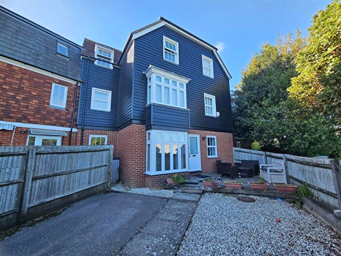3 Bedroom Apartment To Rent In Station Road West, Canterbury, CT2