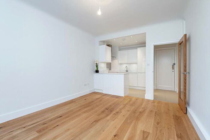 1 Bedroom Apartment To Rent In Grove End Gardens, Grove End Road, St John's Wood, London, NW8