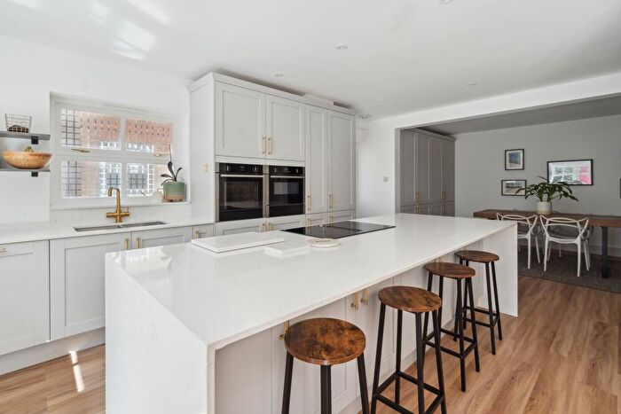 5 Bedroom Detached House For Sale In Ray Mill Road East, Maidenhead, SL6