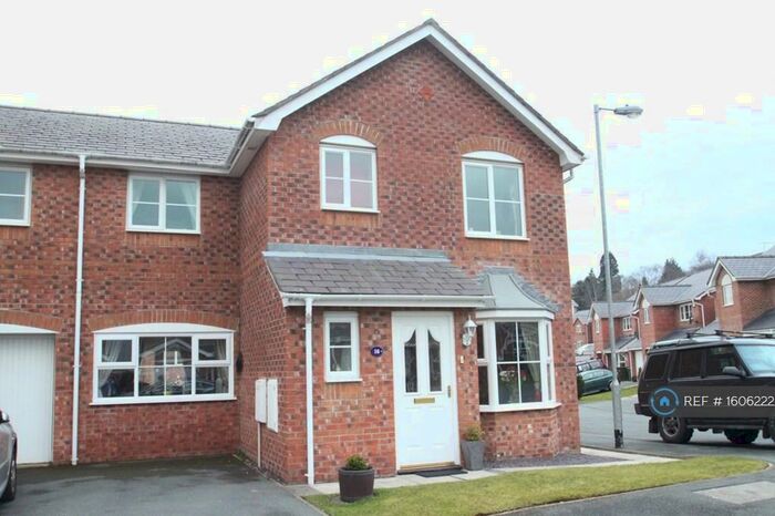 3 Bedroom Semi-Detached House To Rent In Maes Berea, Bangor, LL57