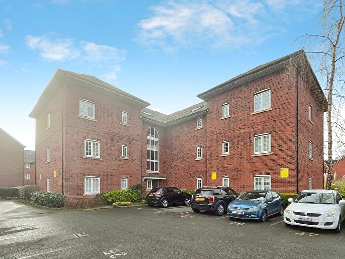 2 Bedroom Flat For Sale In Lock View, Stoneclough, M26