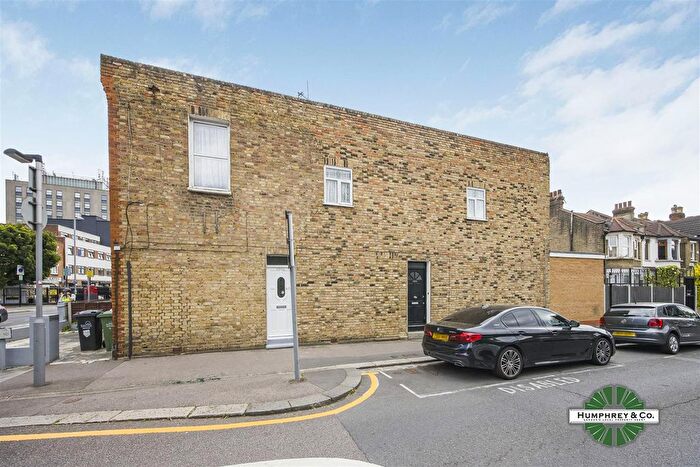 3 Bedroom Flat To Rent In Lea Bridge Road, Leyton, E10