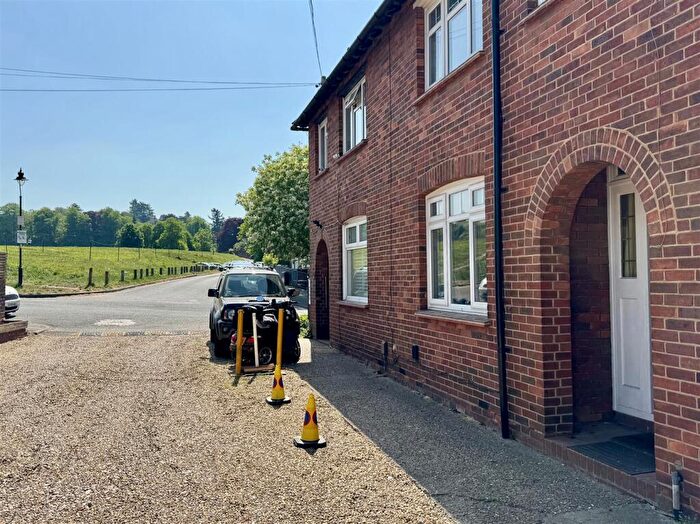 3 Bedroom House To Rent In Cotmandene, Dorking, RH4