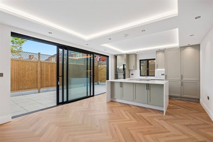 2 Bedroom Flat To Rent In Hazelwood Avenue, Morden, SM4