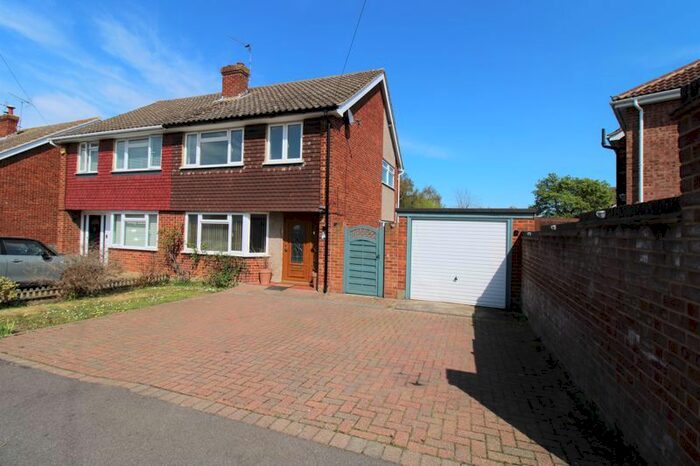 3 Bedroom Semi-Detached House To Rent In New Road, Hextable, Swanley, BR8