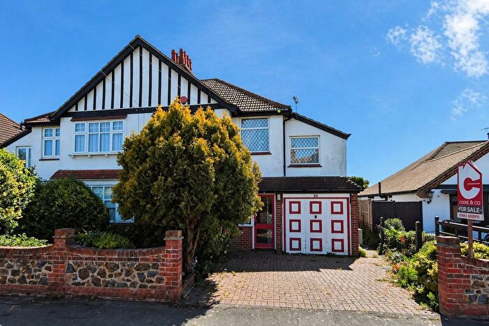 5 Bedroom Semi Detached House For Sale In Lindenthorpe Road, Broadstairs, Kent, CT10