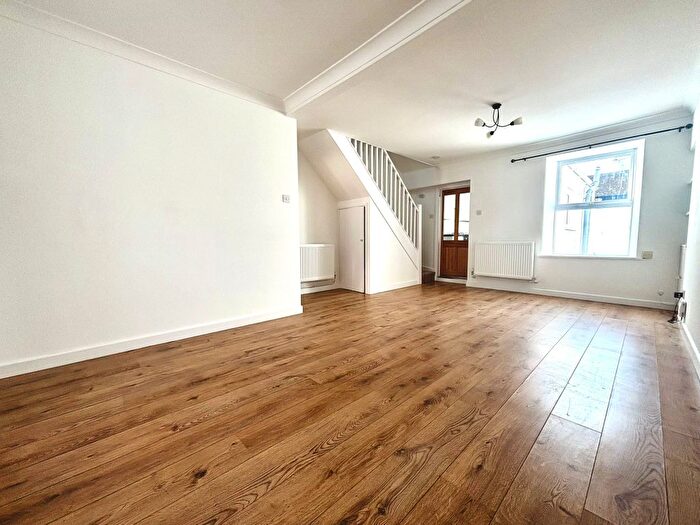 3 Bedroom Terraced House To Rent In Wesley Street, Heamoor, TR18