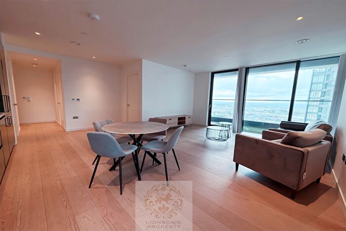 2 Bedroom Apartment To Rent In The Wardian, Canary Wharf, E14