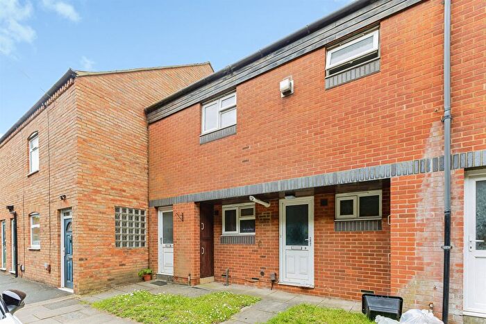 1 Bedroom Maisonette For Sale In Harding Terrace, Northampton, NN1
