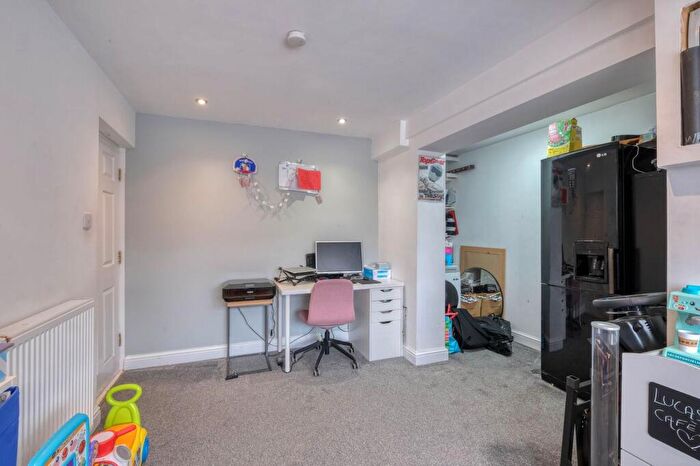 4 Bedroom Detached House For Sale In Burns Close, Redditch, B97