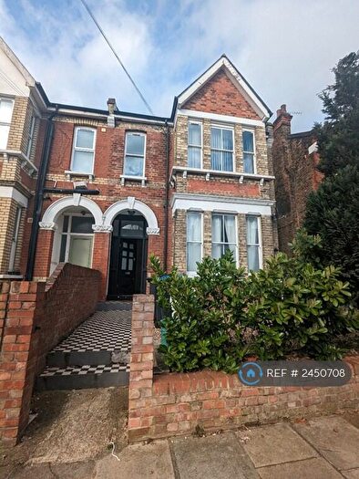 3 Bedroom Flat To Rent In Greenhill Road, London, NW10