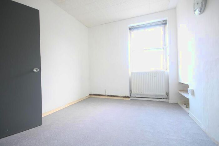 3 Bedroom Flat To Rent In Wyndham Estate, Camberwell, London, SE5