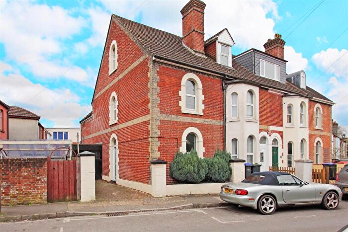 3 Bedroom End Of Terrace House To Rent In Hartington Road, Salisbury, SP2