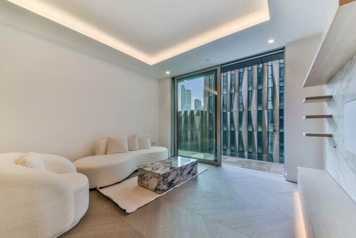 2 Bedroom Apartment To Rent In The Haydon, - Minories, EC3N