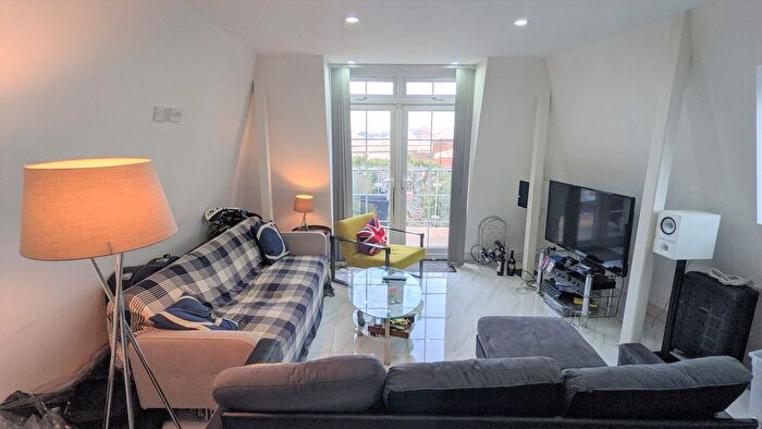 3 Bedroom Flat To Rent In Peckham Park Road, London, SE15