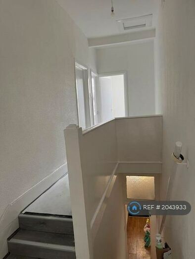 2 Bedroom Flat To Rent In Manor Park, London, E12