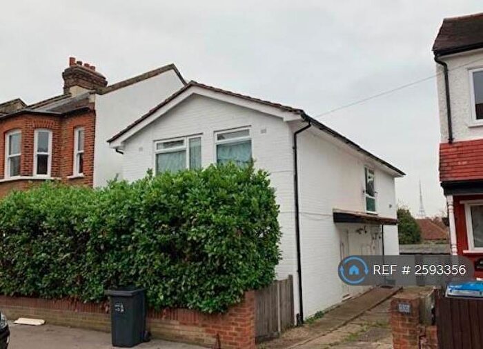 3 Bedroom Flat To Rent In Queen Mary Road, London, SE19