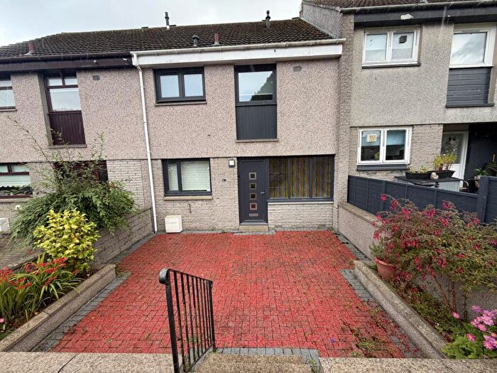3 Bedroom Flat To Rent In Cornhill Gardens, Cornhill, Aberdeen, AB16