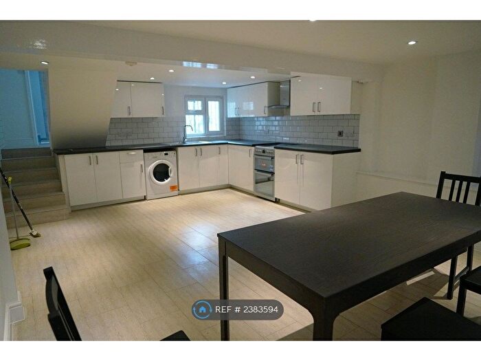 6 Bedroom Terraced House To Rent In Mossford Street London, London, E3