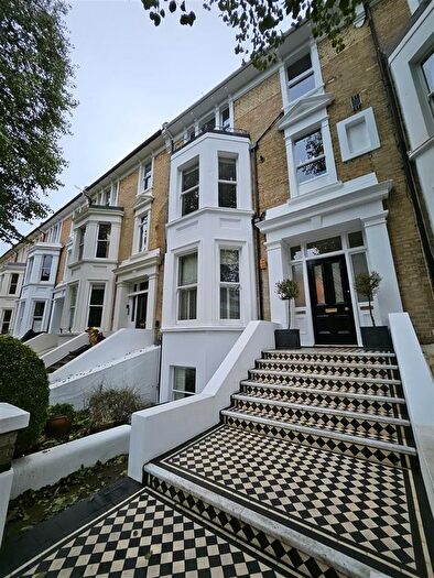 2 Bedroom Flat To Rent In Denmark Villas, Hove, BN3