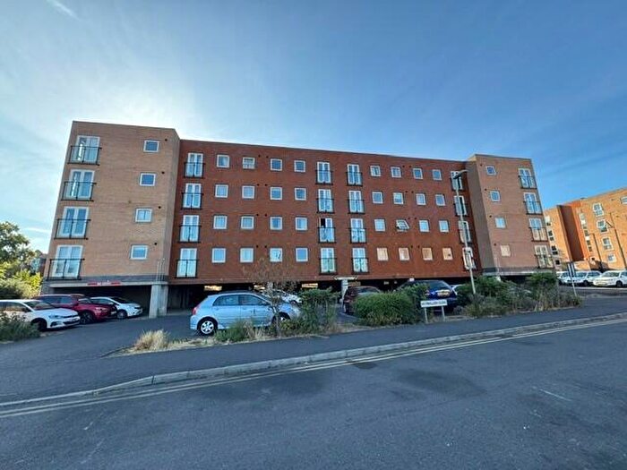 2 Bedroom Flat To Rent In Pavilion Close, Leicester, LE2