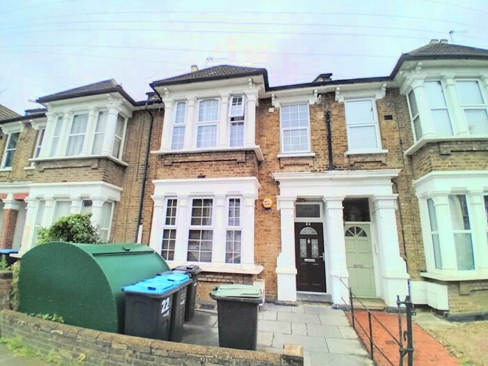 3 Bedroom Flat To Rent In Latymer Road, Edmonton, N9