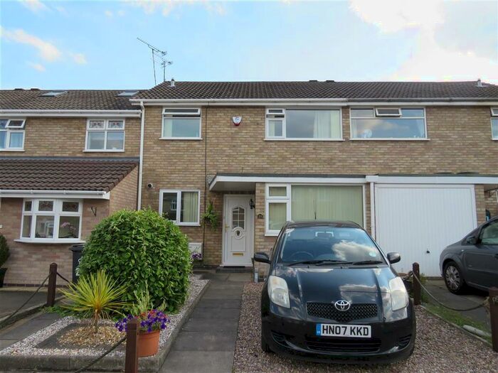 3 Bedroom Town House To Rent In Winders Way, Leicester, LE2