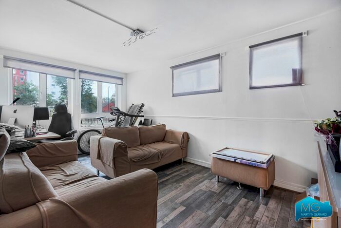 2 Bedroom Flat To Rent In Grafton Road, Kentish Town, London, NW5